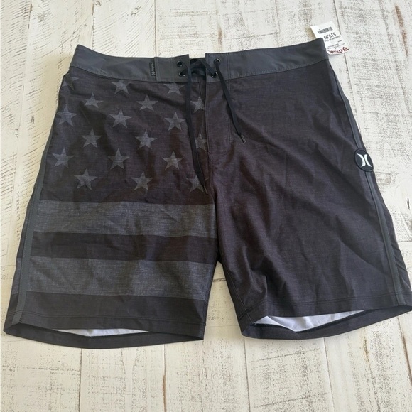 MENS HURLEY PHANTOM STARS AND STRIPES BLACK GRAY SWIM BOARD 18”  SHORTS SIZE 31 - Picture 2 of 7